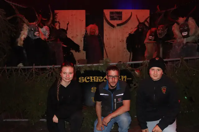 Von den Schrofensteintuifl aus Stanz bei Landeck waren u.a. Mia Thaler, Gründungsmitglied und Obmann Mathias Hauser und Manuel Walch anwesend.  | Foto: Elisabeth Zangerl