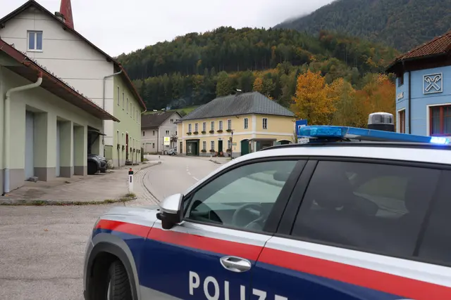 In Steinbach am Ziehberg standen am Samstagvormittag zwei Feuerwehren nach einem Kleinbrand in einem Wohnhaus im Einsatz. | Foto: laumat/Matthias Lauber