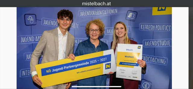 Copyright NLK Burchhart (v.l.n.r.): Jugendgemeinderat Simon Hirtl, Landesrätin Christiane Teschl-Hofmeister und Kulturstadträtin Claudia Pfeffer
