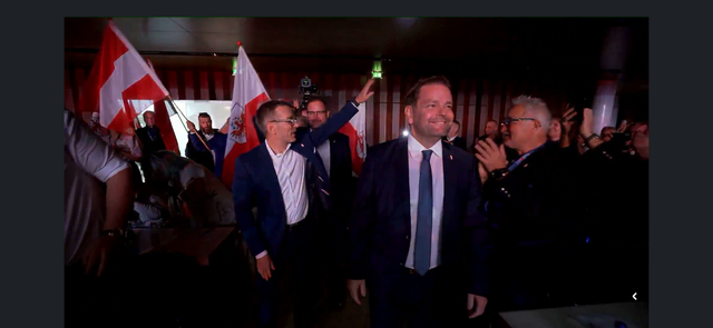 Einzug von Herbert Kickl und Markus Abwerzger in Mayrhofen beim Parteitag der FPÖ Tirol. | Foto: MeinBezirk/FPÖ Tirol FB/Screenshot