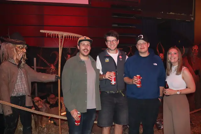 Jan Schmid, David Klimmer, David Rudonjic und Mia Nedic waren von den Jakober Krampalarn da.  | Foto: Elisabeth Zangerl