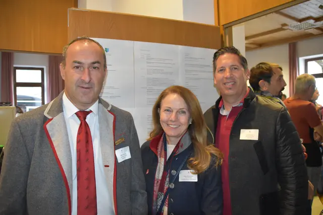 Die Gemeinden Gschnitz und Trins mit den Bürgermeistern Andreas Pranger (l.) und Mario Nocker (r.) waren gemeinsam mit dem TVB Wipptal – im Bild GF Helga Beermeister – und dem ÖAV Ausrichter der 20. Bergsteigerdörfer-Jahrestagung. | Foto: Kainz