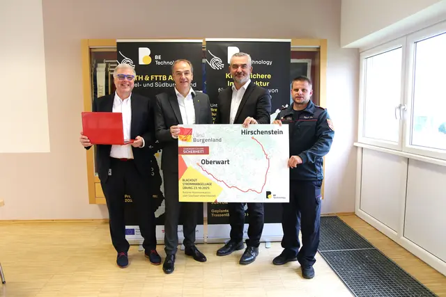 Neues Glasfaserprojekt: Koordinator Georg Podebradsky, Landesrat Leonhard Schneemann, Landesrat Heinrich Dorner und Philipp Rath, Kommandant der Stadtfeuerwehr Oberwart | Foto: Landesmedienservice/Müllner-Frühwirth