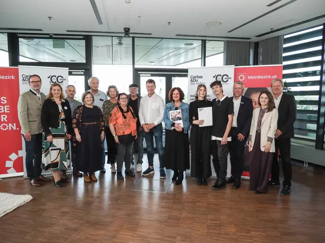 Geballtes soziales Engagement in der Steiermark auf einem Bild: Alle diesjährigen Harry Krenn Preisträgerinnen und Preisträger sowie Veranstalter und Sponsoren freuen sich über die Vielfalt der heimischen Sozialprojekte. | Foto: Caritas Steiermark/Pierre Payer