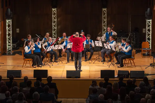 Das Ensemble AtmoSpähre unter der Leitung von Tobias Lämmle. | Foto: Plansee/Rolf Marke