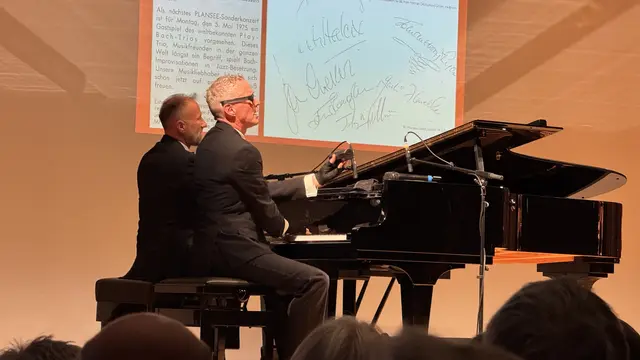 Marcel Dorn und Stephan Weh, bekannt als "Pianotainment", sorgten für Unterhaltung und führten durch den Abend.  | Foto: MeinBezirk/Günther Reichel