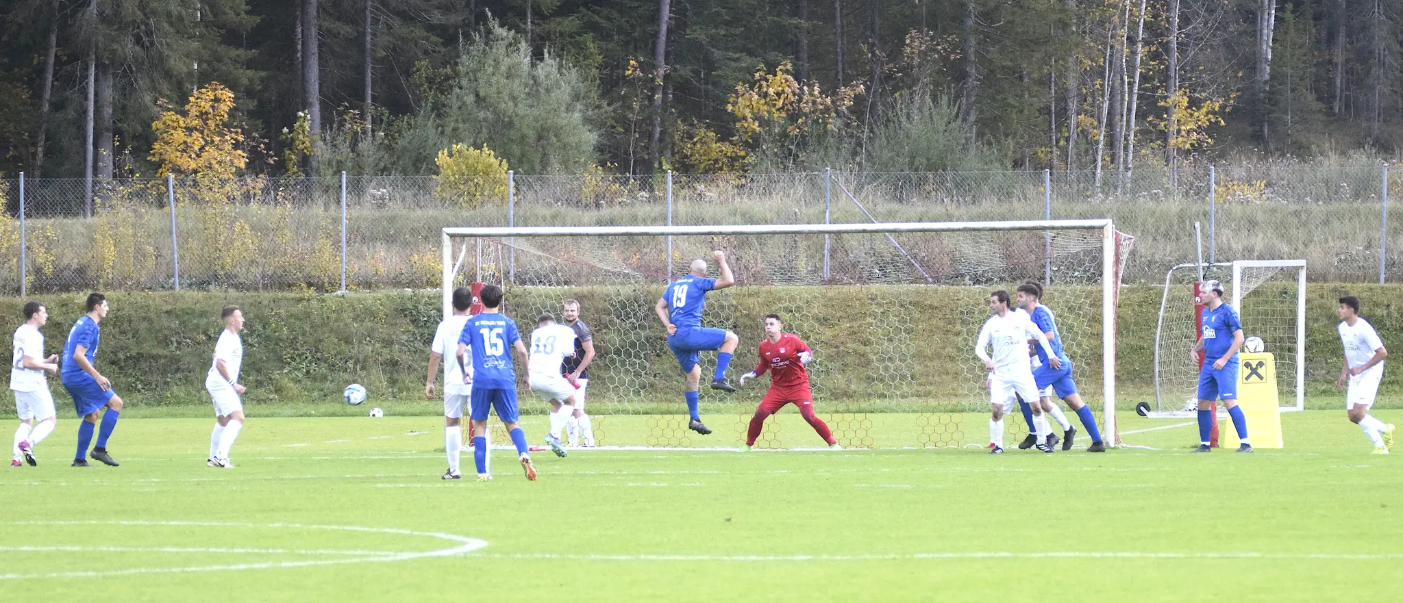 fu-ball-meisterschaft-der-sk-st-johann-k-mpfte-sich-an-die-spitze