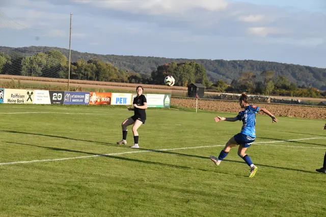 Rojda Antlitzhofer vollendet mit einem Heber ins leere Tor zum 3:1. | Foto: Michael Strini