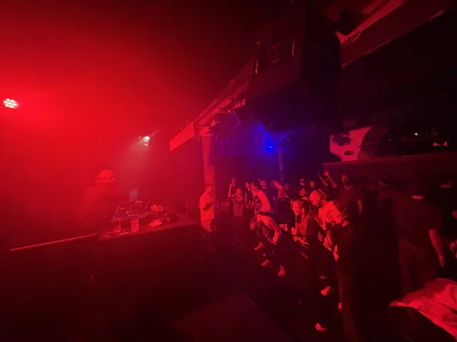 DJ Makossa verwandelte die Bühne in ein Meer aus Beats und Bewegung. | Foto: Kendlbacher