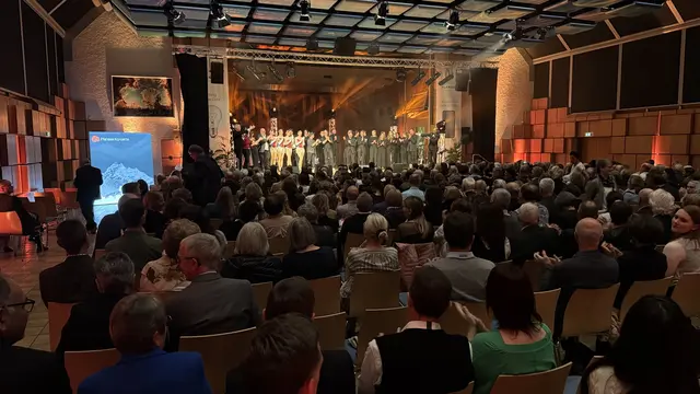 Am Ende gab es großen Applaus für alle Mitwirkenden. | Foto: MeinBezirk/Günther Reichel