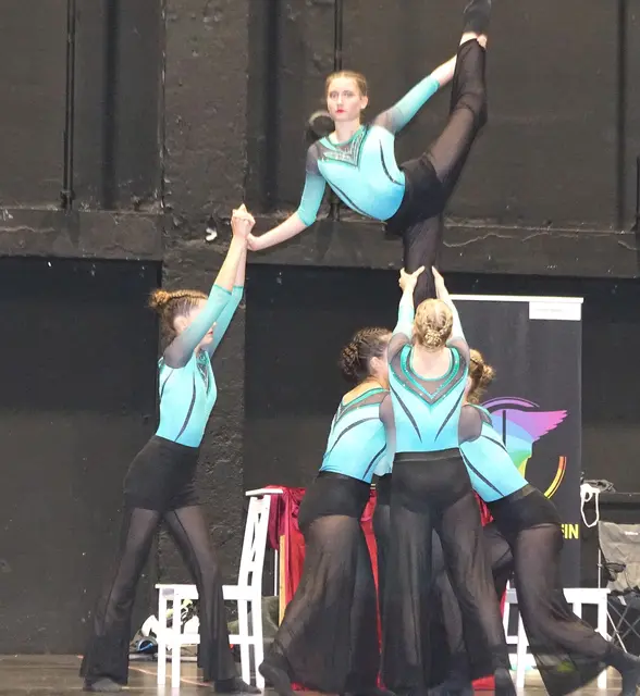 Besondere Akrobatik der Acro Dance Elite. | Foto: Josef Wind