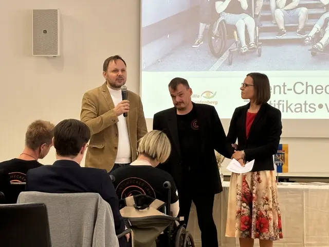 Mario Thaler von Licht ins Dunkel war extra für die Zertifiktatsverleihung nach Kapfenberg gereist. | Foto: MeinBezirk/Angelika Kern