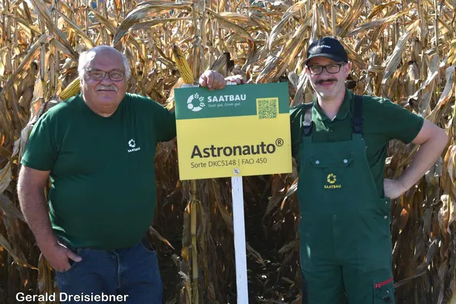 Versuchslandwirt Karl Pfeifer und Gebietsbetreuer Philipp Sommer | Foto: Gerald Dreisieber