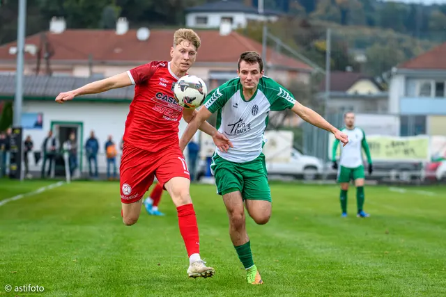 Julian Riedl (li.) konnte gegen seinen ehemaligen Verein kein Tor erzielen.