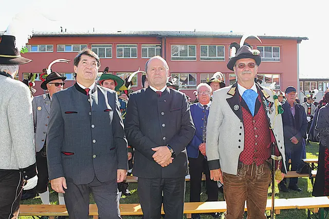 Bgm. Manfred Schafferer, LH-Stv. Josef Geisler und Landeskommandant Enzo Cestari (Welschtirol)