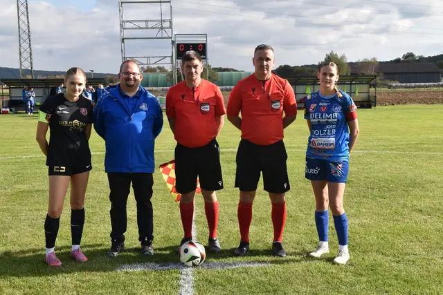 Spielpatronanz: Elena Kucevic (Kapitänin Deutschkreutz), Phillip Verdi, Assistent Sascha Blumenschein, Schiedsrichter Slavisa Stojanovic, Maike Groszmann (Kapitänin Südburgenland 1c) | Foto: Michael Strini