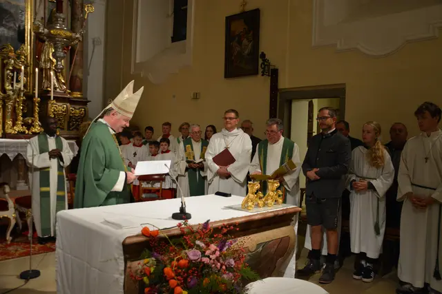 Bischof Manfred Scheuer mit Pastoralvorstand Josef Froschauer, Pfarrer Konrad Hörmanseder und Verwaltungsvorstand Karl Kriechbaumer. | Foto: Pfarre Perg/Johannes Prinz