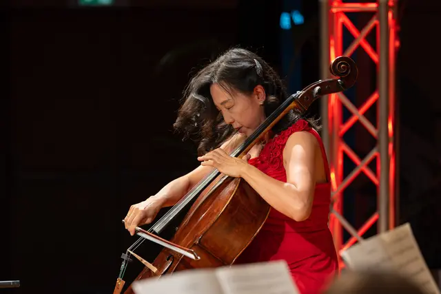 Star des Abends: Hyun-Jung Berger trat gemeinsam mit dem Jugendblasorchester Marktoberdorf auf und begeisterte mit einem Soloauftritt. | Foto: Plansee/Rolf Marke