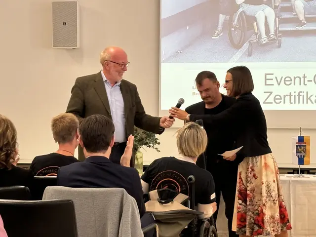 Germain Weber (Licht ins Dunkel) beehrte die Veranstaltung ebenfalls. | Foto: MeinBezirk/Angelika Kern