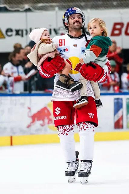 Dominique Heinrich legt großen Wert darauf, dass auch bereits Kinder Sport machen und ausreichend Bewegung bekommen; hier im Bild seine beiden Kinder. | Foto: Gepa Picturs
