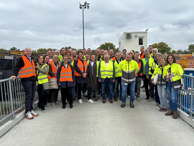 Die Reisedelegation beim Besuch einer Altstoffsammelzentrums nahe Gent. | Foto: MeinBezirk/Raphael Mayr