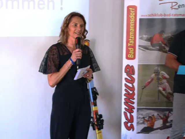 Tanja Stutterecker führte gemeinsam mit Hans Gschwandtner durch das Programm. | Foto: Peter Seper