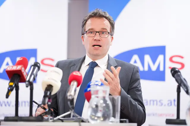 AMS-Chef Johannes Kopf betont, dass man die Menschen nutzen müsse, die bereits im Land sind.  | Foto: EVA MANHART / APA / picturedesk.com