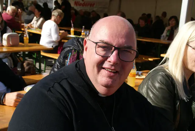 Kanonikus Franz Brei zelebrierte zum Auftakt des Gewerbemarktes eine Heilige Messe. | Foto: Anna Maria Kaufmann