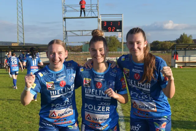 Siegerinnenfoto: Sophia Losonczy, Rojda "Doppelpack" Antlitzhofer und Leonie Pinter | Foto: Michael Strini