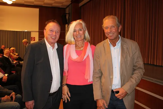 Hannes Weninger lässt sich das Stück nicht entgehen und saß neben Gabi und Andi Berger