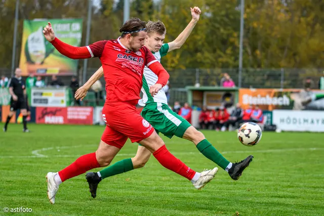 Julian Resch (re.) im "Gleichschritt" mit Marco Bühringer
