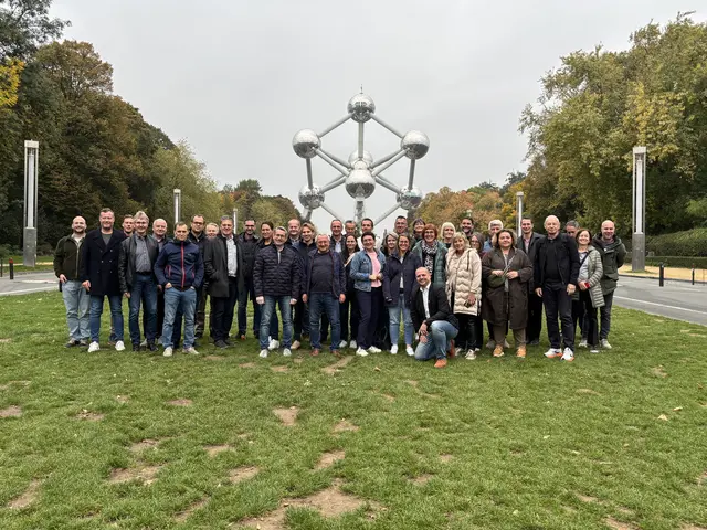 40 Personen reisten per Flugzeug nach Belgien, um sich über mögliche Herangehensweisen für komplexe Abfallstoffe zu informieren | Foto: MeinBezirk/Raphael Mayr