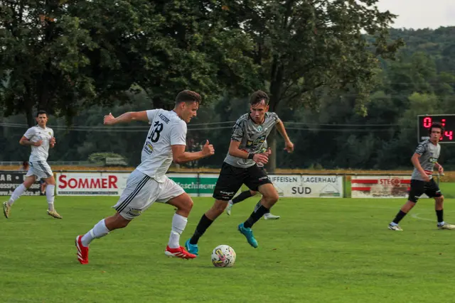 Der SV Welgersdorf liefert sich mit Oberwart 1b ein intensives Duell vor heimischem Puplikum. | Foto: Carla Schoditsch