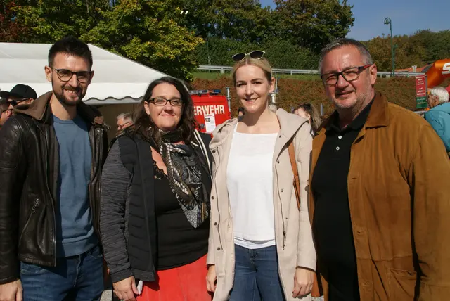 Thomas und Julia Niederer mit Katharina Bagdy und Josef Kropf von der Wirtschaftskammer-Regionalstelle Jennersdorf. | Foto: Anna Maria Kaufmann