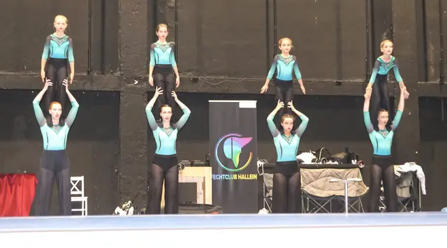 Acro Dance Elite zeigten großartige Turnübungen. | Foto: Josef Wind