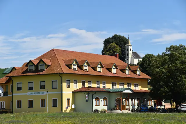 Das Gasthaus Limbacherhof ist ab 1. Dezember geschlossen, denn nach Inhaber Otmar Kroboth geht auch seine Frau Susi in Pension. | Foto: Foto: Wurglits
