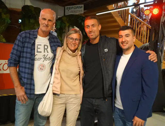 Fußballerfamilie Ilsanker mit Tarik Asil. | Foto: Josef Wind
