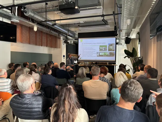 Ruud Kortink von "Matras Recycling Europe" hielt einen Vortrag über sein Unternehmen. | Foto: MeinBezirk/Raphael Mayr