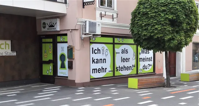 Mittlerweile ist eine Event-Köchin unter dem Motto "Mama, lass uns kochen" an der Ecke neben der Musikschule eingezogen.  | Foto: Armin Russold