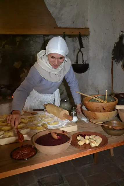 Jasmin Lintinger sorgte für authentische Verköstigung | Foto: Alexander Fritsch