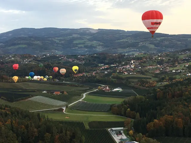 Zuschauen ist außerhalb der Absperrungen erlaubt, wobei der Startplatz für Zuschauerinnen und Zuschauer gesperrt ist. | Foto: Martin Pagger