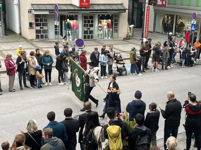 Die Jungbauern setzten gemeinsam ein Zeichen für Zusammenhalt und Brauchtum. | Foto: Barbara Fluckinger