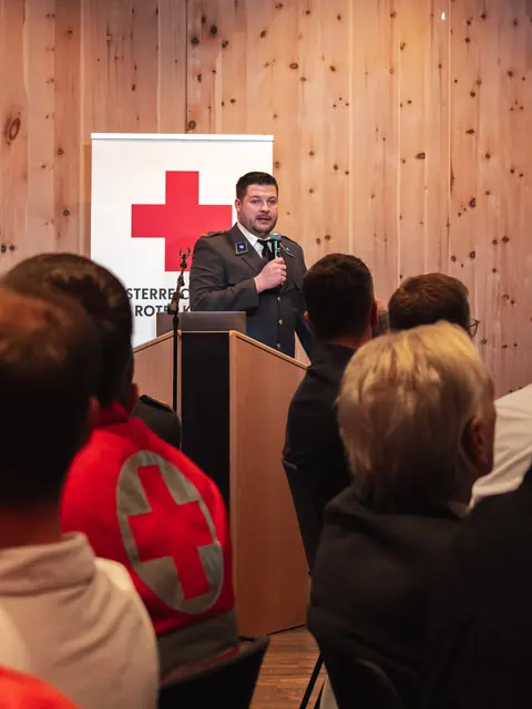 Dominik Hasenberger, Referent für Gesundheits- und Sozialdienste präsentierte neue Leistungsbereiche und die Zahlen aus dem Jahr 2024. Sein Bereich befindet sich momentan auf Wachstumskurs.

 | Foto: Rotes Kreuz/Ringler
