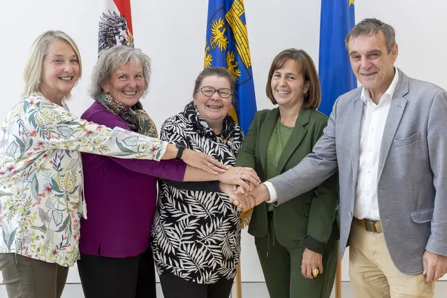 Die freiwilligen Helferinnnen des Kurioseums in Purgstall an der Erlauf mit Landtagsabgeordnetem Anton Erber auf Tour in St. Pölten | Foto: Kurioseum Purgstall