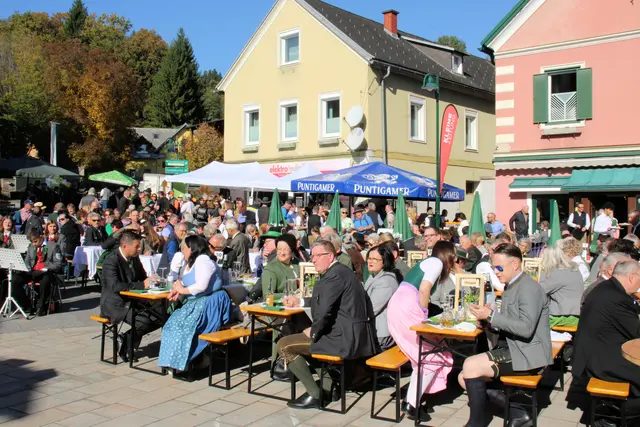 Das Wetter war großartig, der Ligister Marktplatz gesteckt voll. | Foto: Cescutti