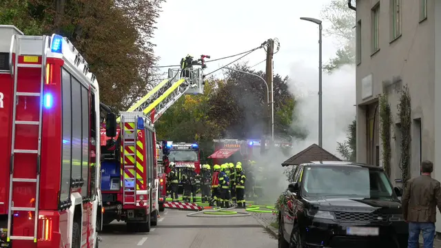 Großeinsatz der Feuerwehr. | Foto: BFKDO Baden / Stefan Schneider