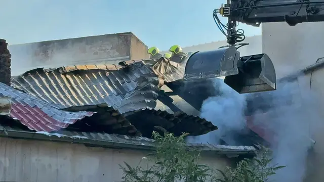 Acht Feuerwerhen aus dem Bezirk Baden und eine aus dem Bezirk Wr.Neustadt waren im Löscheinsatz. | Foto: BFKDO Baden / Stefan Schneider