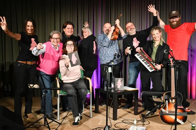 Bei "herbst.wort.lieder 13.0" ging es an zwei Abenden poetisch, musikalisch und lustig zu. | Foto: Pinguin Teamfotos/Eva Kamper