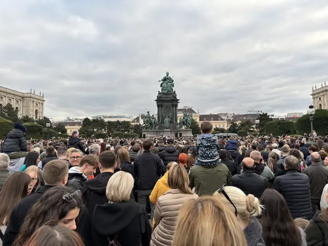 Tribut an Musiklegende Halid Bešlić: Am Sonntagabend versammelten sich laut den Veranstaltern 7.000 Menschen in der Wiener Innenstadt. | Foto: Antonio Šećerović/MeinBezirk