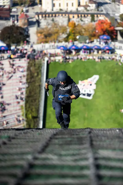 RB 400 Innsbruck 2025 Polizei 2  | Foto: ©Simon Rainer_Red Bull Content Pool